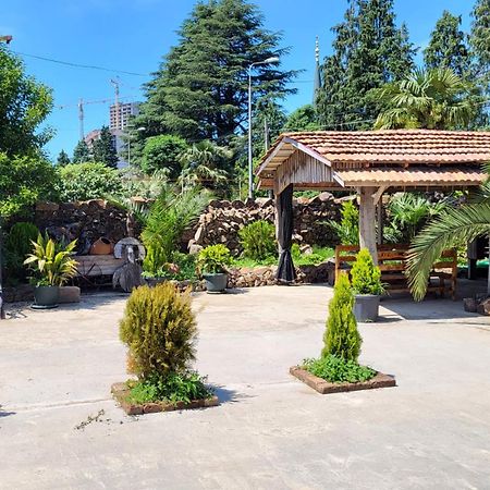 Guesthouse Gocha Beridze Batumi Exterior photo